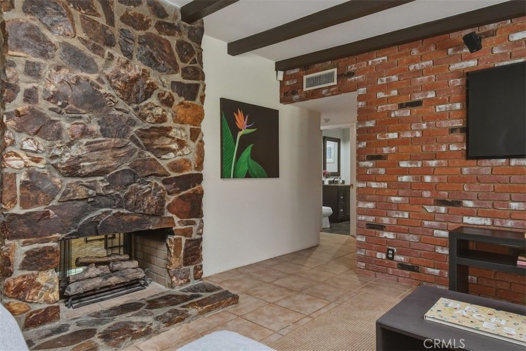 Image 27 of property listing at 14451 Greenleaf Street, Sherman Oaks, CA 91423