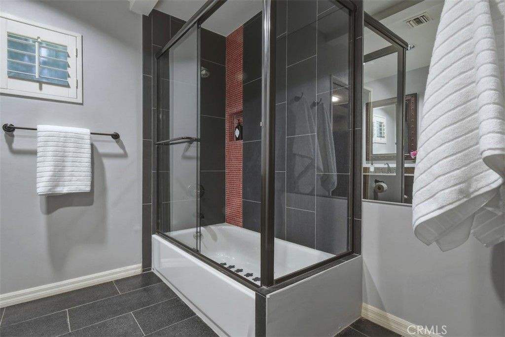 Image 32 of property listing at 14451 Greenleaf Street, Sherman Oaks, CA 91423