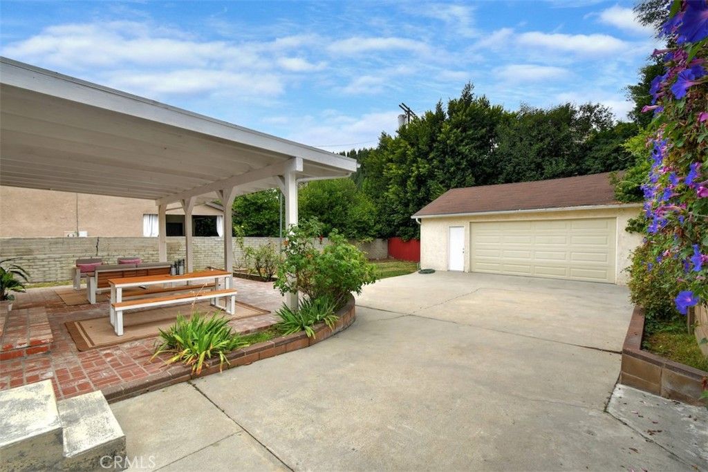 Image 38 of property listing at 14451 Greenleaf Street, Sherman Oaks, CA 91423