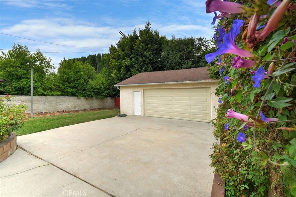 Image 39 of property listing at 14451 Greenleaf Street, Sherman Oaks, CA 91423