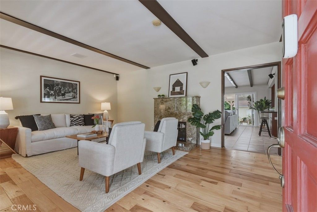 Image 5 of property listing at 14451 Greenleaf Street, Sherman Oaks, CA 91423