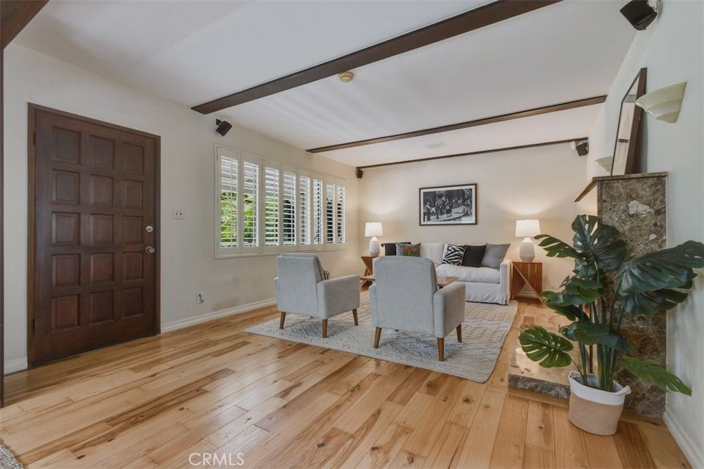 Image 6 of property listing at 14451 Greenleaf Street, Sherman Oaks, CA 91423