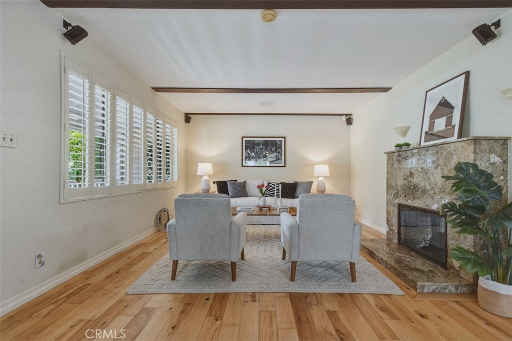 Image 7 of property listing at 14451 Greenleaf Street, Sherman Oaks, CA 91423