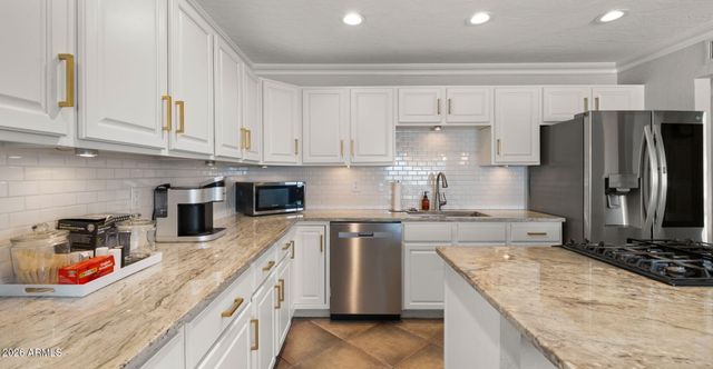 8213 E WHITTON Avenue, Scottsdale, AZ 85251