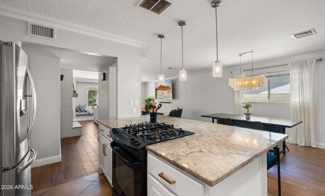 8213 E WHITTON Avenue, Scottsdale, AZ 85251