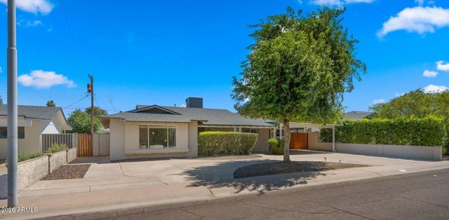 8213 E WHITTON Avenue, Scottsdale, AZ 85251