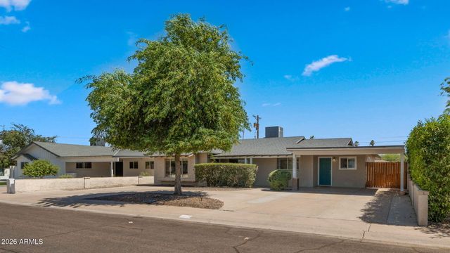8213 E WHITTON Avenue, Scottsdale, AZ 85251