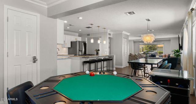 8213 E WHITTON Avenue, Scottsdale, AZ 85251