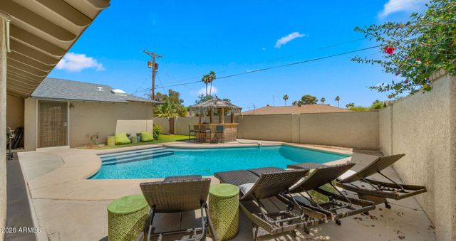 8213 E WHITTON Avenue, Scottsdale, AZ 85251