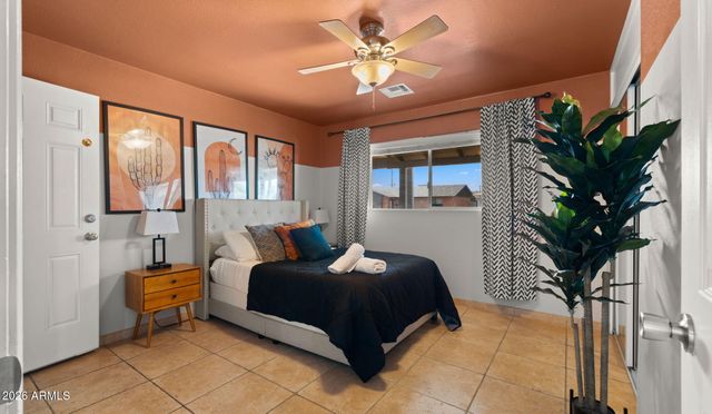 8213 E WHITTON Avenue, Scottsdale, AZ 85251