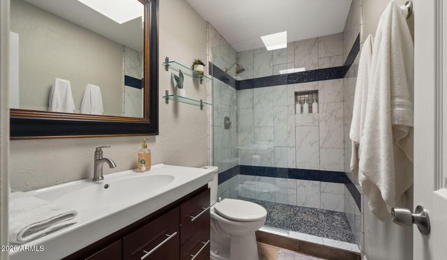 8213 E WHITTON Avenue, Scottsdale, AZ 85251