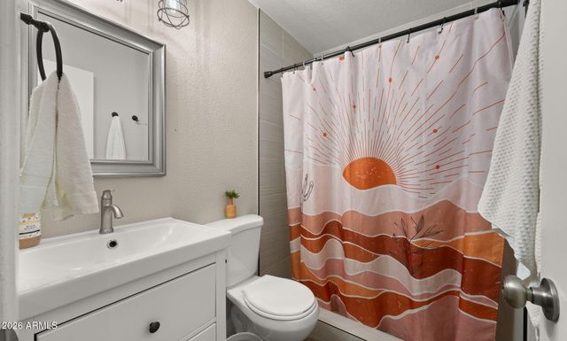 8213 E WHITTON Avenue, Scottsdale, AZ 85251