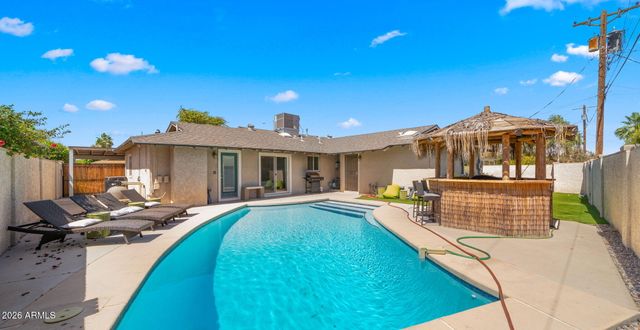 8213 E WHITTON Avenue, Scottsdale, AZ 85251