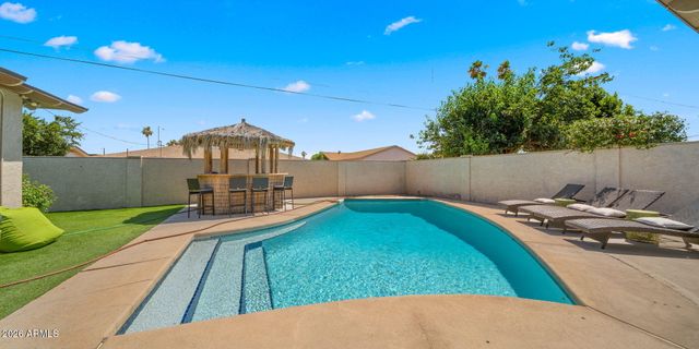 8213 E WHITTON Avenue, Scottsdale, AZ 85251