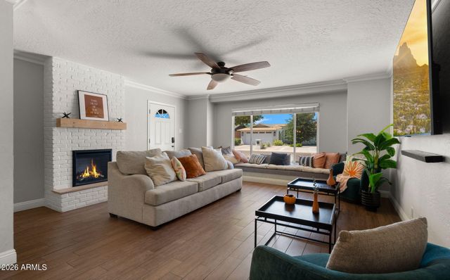 8213 E WHITTON Avenue, Scottsdale, AZ 85251