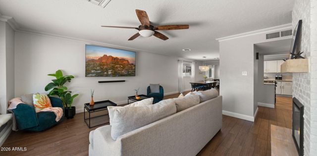 8213 E WHITTON Avenue, Scottsdale, AZ 85251