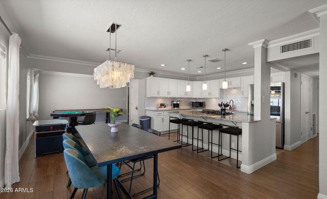 8213 E WHITTON Avenue, Scottsdale, AZ 85251