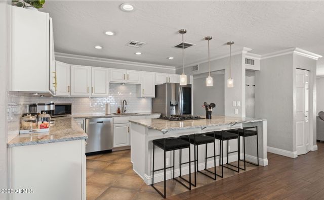 8213 E WHITTON Avenue, Scottsdale, AZ 85251
