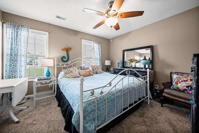 389 Sam Houston Cir, Clarksville, TN 37040