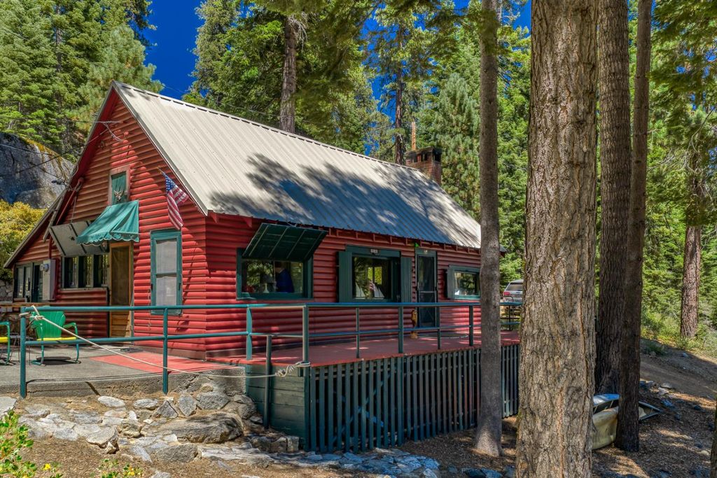 Image 1 of property listing at 24 Bear Creek Lane, Lakeshore, CA 93664