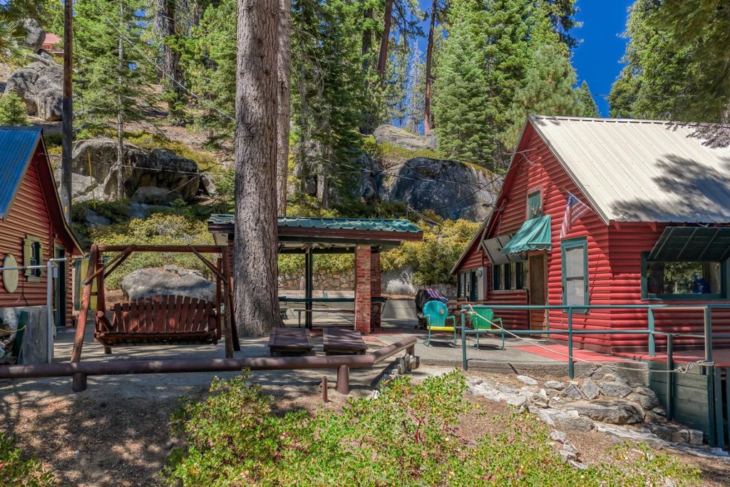 Image 11 of property listing at 24 Bear Creek Lane, Lakeshore, CA 93664