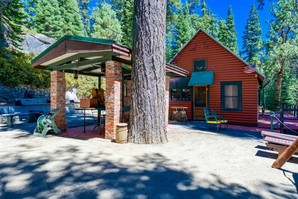 Image 12 of property listing at 24 Bear Creek Lane, Lakeshore, CA 93664