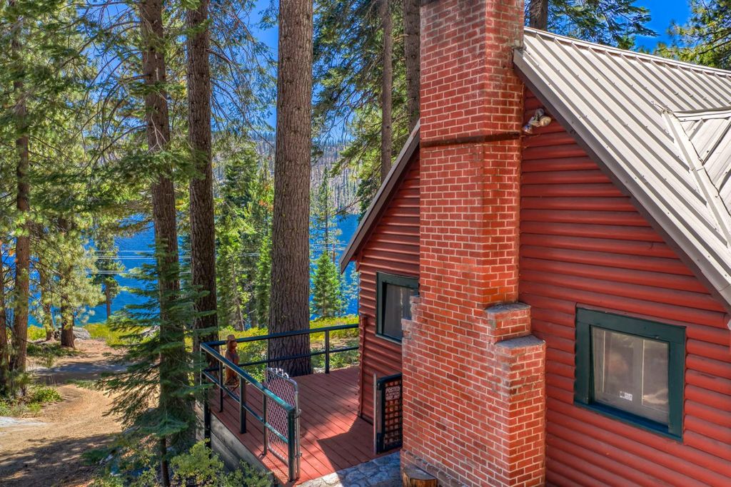 Image 2 of property listing at 24 Bear Creek Lane, Lakeshore, CA 93664