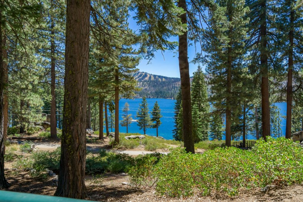 Image 29 of property listing at 24 Bear Creek Lane, Lakeshore, CA 93664