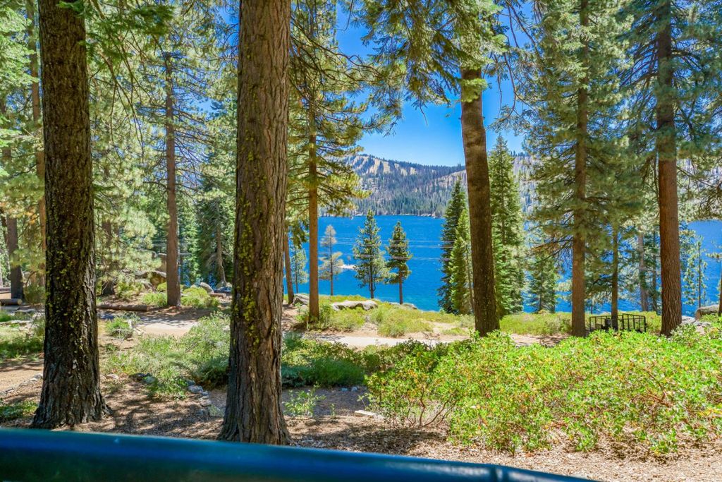 Image 4 of property listing at 24 Bear Creek Lane, Lakeshore, CA 93664