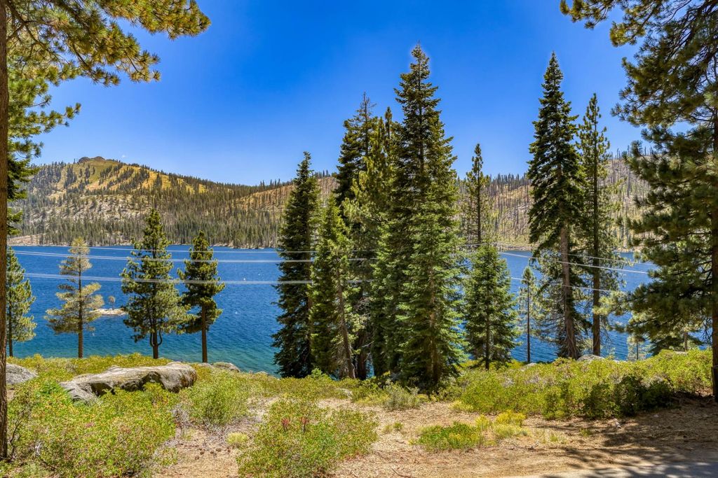 Image 75 of property listing at 24 Bear Creek Lane, Lakeshore, CA 93664
