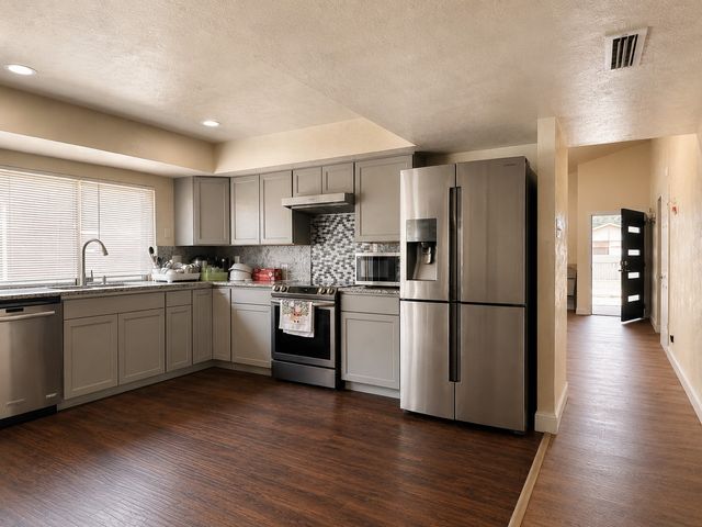 2929 Pinewood Drive, Garland, TX 75044