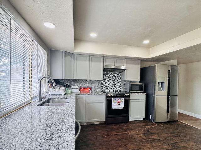 2929 Pinewood Drive, Garland, TX 75044