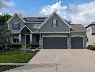 9106 W 165th Terrace, Overland Park, KS 66085