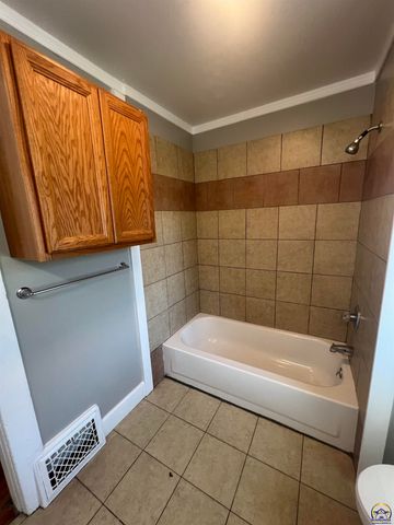 1273 SW Tyler ST, Topeka, KS 66612