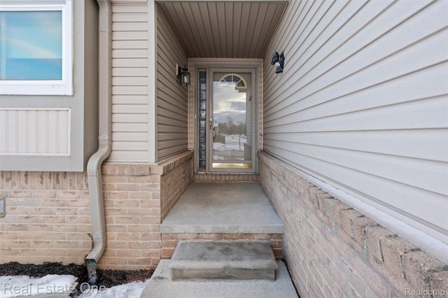 53244 Glen Oak Drive, New Baltimore, MI 48051