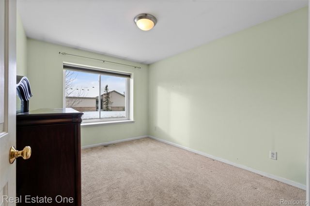 53244 Glen Oak Drive, New Baltimore, MI 48051