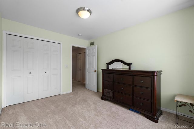 53244 Glen Oak Drive, New Baltimore, MI 48051