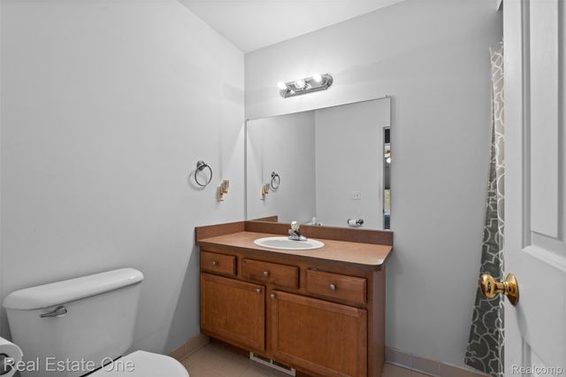 53244 Glen Oak Drive, New Baltimore, MI 48051