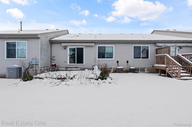 53244 Glen Oak Drive, New Baltimore, MI 48051