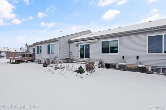 53244 Glen Oak Drive, New Baltimore, MI 48051