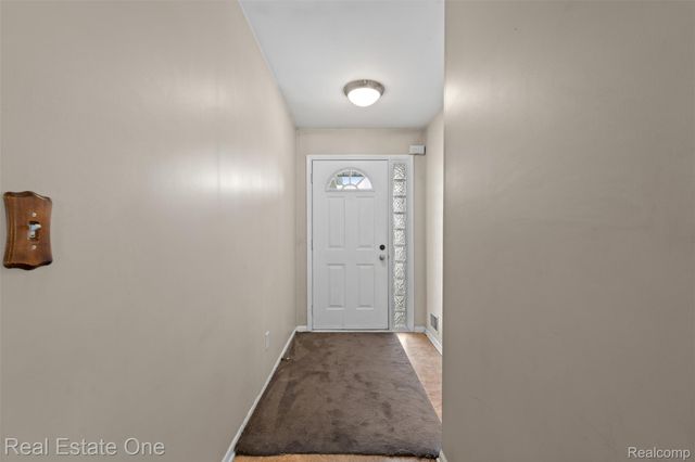 53244 Glen Oak Drive, New Baltimore, MI 48051