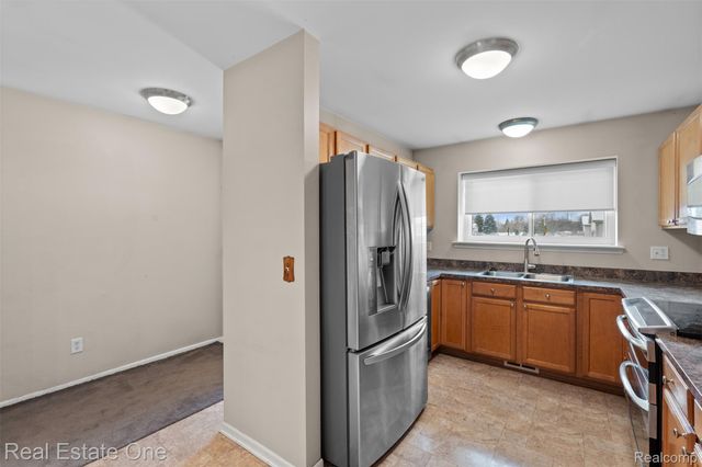 53244 Glen Oak Drive, New Baltimore, MI 48051