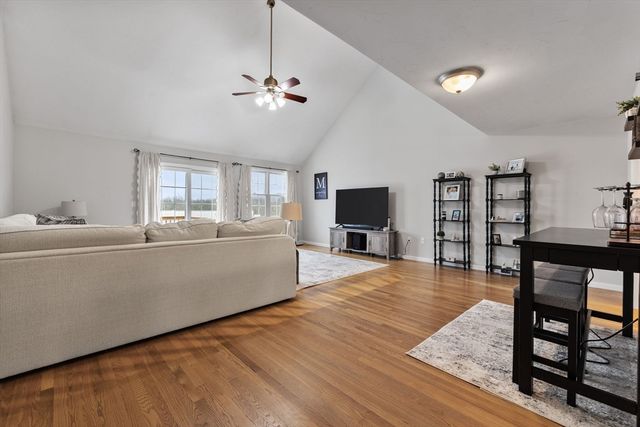 150 Ariel Cir 150, Sutton, MA 01590