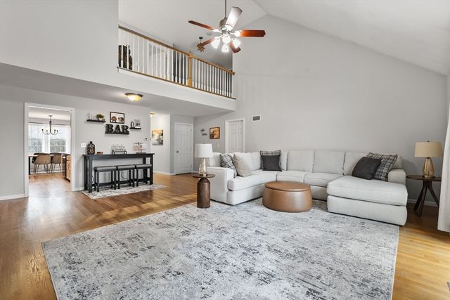 150 Ariel Cir 150, Sutton, MA 01590