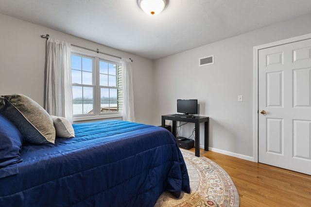 150 Ariel Cir 150, Sutton, MA 01590