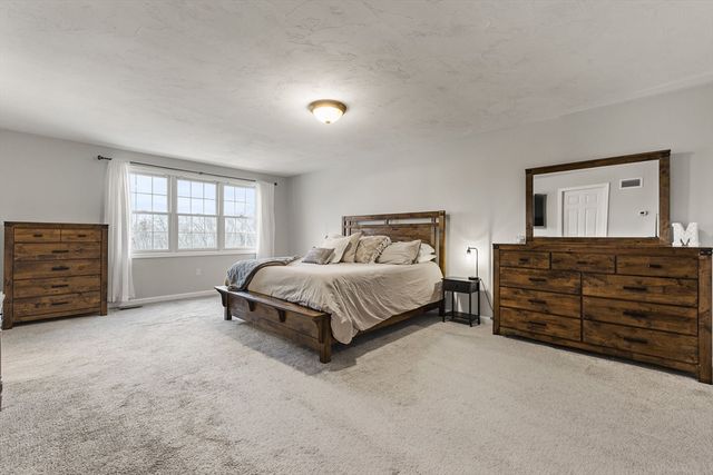 150 Ariel Cir 150, Sutton, MA 01590