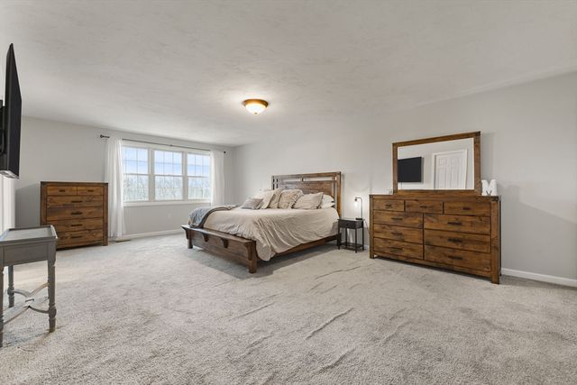 150 Ariel Cir 150, Sutton, MA 01590