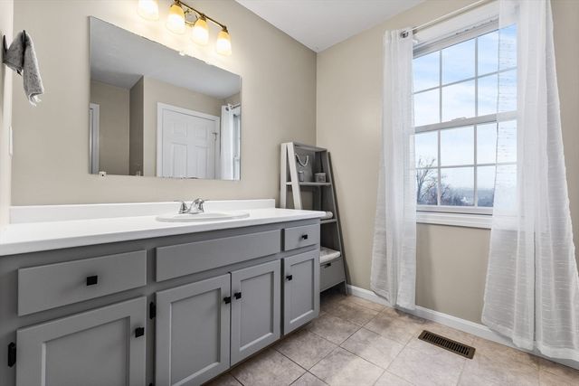 150 Ariel Cir 150, Sutton, MA 01590