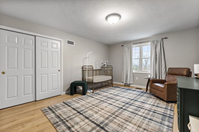 150 Ariel Cir 150, Sutton, MA 01590