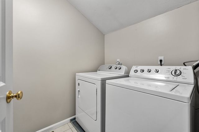 150 Ariel Cir 150, Sutton, MA 01590